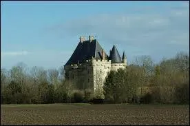 Voici le château de Beauverger, à Saulzet. Commune Bourbonnaise, elle se situe en région ...