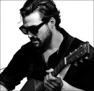 De quel titre a-t-il enregistré une reprise avec son groupe ?