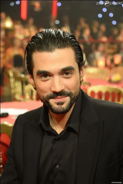 Avec quel groupe enregistrera-t-il un duo sur son second album ?