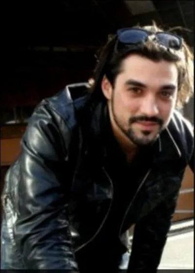 D'après un célèbre magazine people, avec qui aurait-il eu une relation amoureuse ?