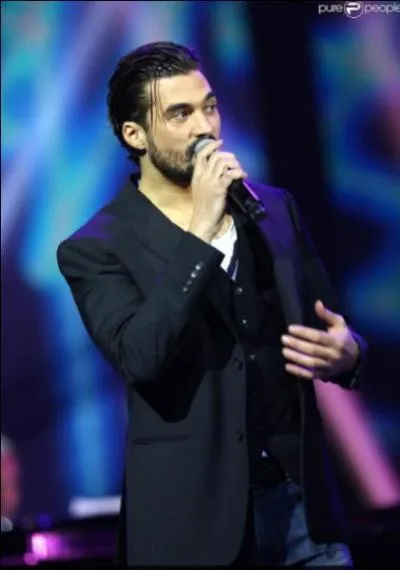 Où avait-il un piercing ?