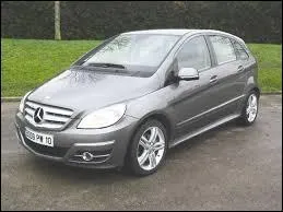 Cette voiture est une ...