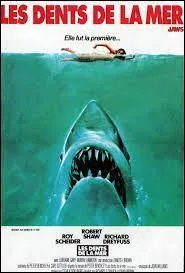 Actuellement (en 2015), de combien de films est constituée la saga "Les Dents de la mer" ?