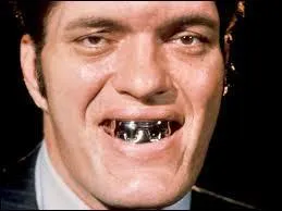 Au cinéma, l'acteur Richard Kiel a interprété le célèbre personnage de "Requin", ce colosse à la dentition d'acier, ayant donné du fil à retordre à un certain ...