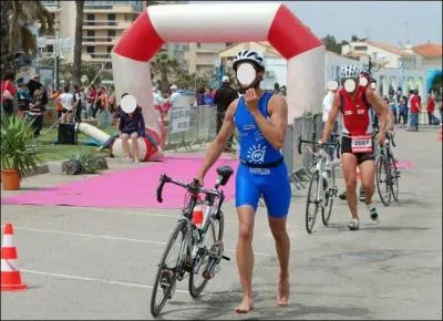 Vous êtes au niveau de la ligne de descente de vélo, à l'entrée de l'aire de transition.
Que faites-vous ?