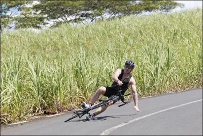 Vous arrivez à cet instant au niveau de ce concurrent. Que faites-vous ?
