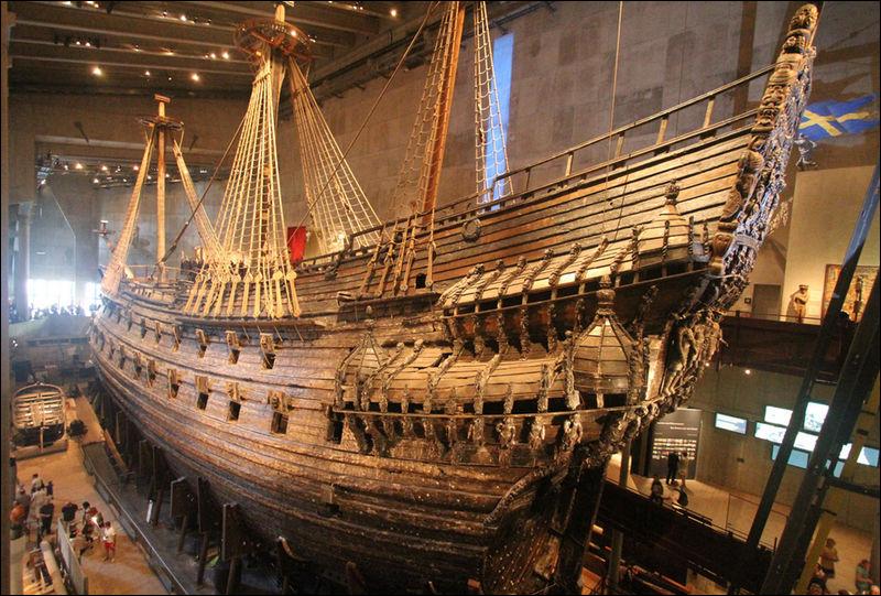 Dans quel musée pouvez-vous voir l'épave d'un navire qui a sombré dans le port de Stockholm, le jour de son inauguration en 1628 ?