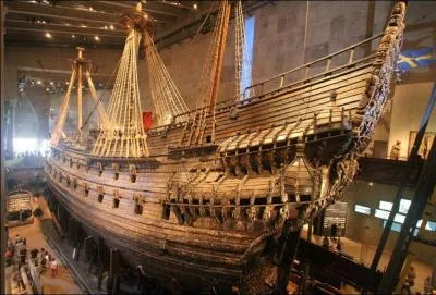 Dans quel musée pouvez-vous voir l'épave d'un navire qui a sombré dans le port de Stockholm, le jour de son inauguration en 1628 ?