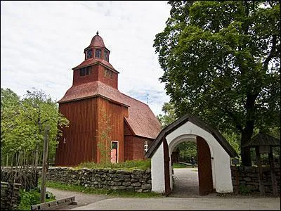 Quel est le nom de cet écomusée de plein air fondé en 1891, où l'on peut découvrir les conditions de vie des Suédois du XIXe siècle, ainsi qu'un parc zoologique ?