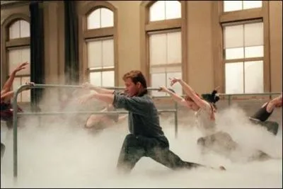 De quelle nationalit&eacute; est le film "One Last Dance" (2003) dont les acteurs principaux sont Patrick Swayze et Lisa Niemi ?