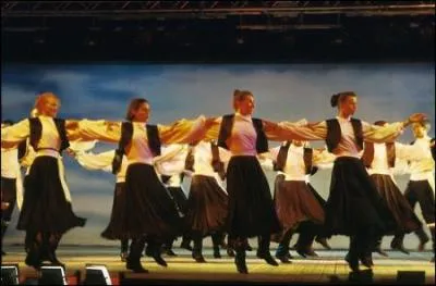 Quel est l'acteur de cin&eacute;ma qui a interpr&eacute;t&eacute; le personnage d'Alexis Zorba dans le film "Zorba le Grec", sorti en 1964 ?