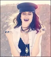 Elle a 25 ans (mai 2015).