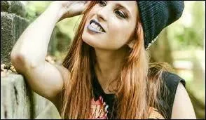 Dans la vraie vie, Camila s'appelle Candelaria Molfese.