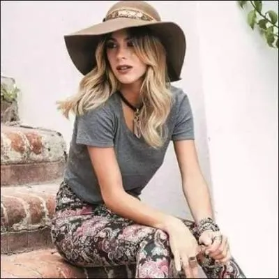 Dans la r&eacute;alit&eacute;, Tini sort avec L&eacute;on.