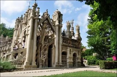 Dans quelle ville de France pouvez-vous découvrir le Palais idéal du Facteur Cheval ?