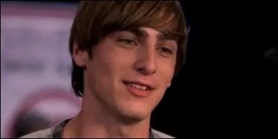 Quel sport pratiquait Kendall Knight avant de créer le groupe ?