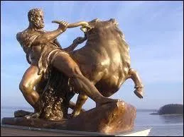 Dans la liste de ses "Douze Travaux", Héraclès devait capturer et dompter un taureau spécifique appartenant au :