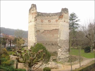 Commençons notre promenade dans la charmante ville de Périgueux en Dordogne, mais quel était son nom à l'époque gallo-romaine ?