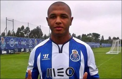 À quelle équipe appartient ce joueur ?