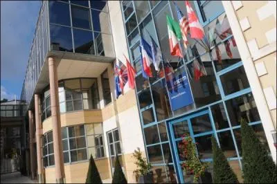 L'Escem, l'école de commerce de Tours et Poitiers, va mal. Combien de licenciements pourraient y intervenir ?