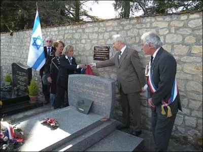 Le passeur Louis-Joseph Bernard a été honoré par une inscription sur une plaque en tant que Juste parmi les nations. Dans quelle commune cela s'est-il passé ?