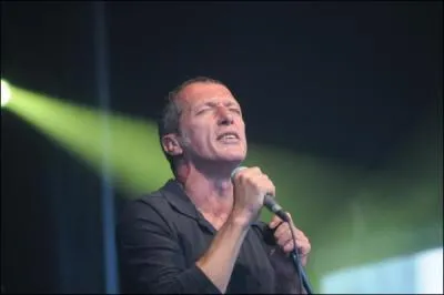 Le festival Le Son du vignoble programme samedi à Mirebeau le chanteur Miossec. De quelle ville est-il originaire ?