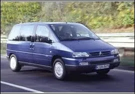 Pour finir, pouvez-vous me donner le nom de ce monospace ?