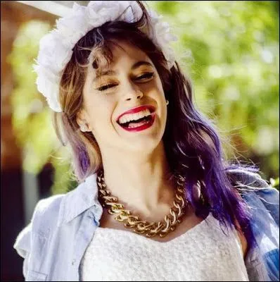 Elle est née le 21 mars 1996.