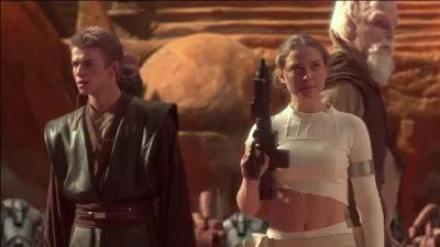 Combien de sabres laser différents Anakin a-t-il utilisés dans ce film ?