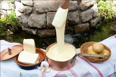 Purée de pommes de terre additionnée de tome fraîche, originaire de l'Aubrac :