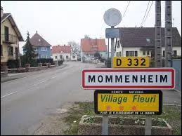 Nous entrons dans Mommenheim, village située en région ...