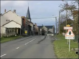 Nous traversons la commune champardennaise de Monthois. Nous sommes dans le département ...