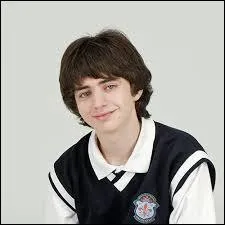 Qui est l'ami de Mia vivant dans une cabane ?