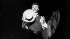 De quand datent les premières prises de vues cinématographiques ?