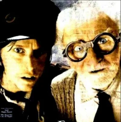 Comment s'appellent le conducteur et le contrôleur du Mangicobus ?