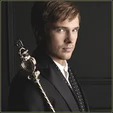 Combien de jeunes femmes se battent pour le prince ?