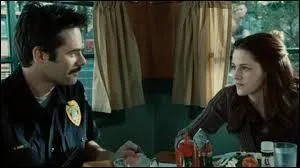 Twilight 1 : Quel dessert Bella prend-elle depuis toute petite au restaurant avec son père ?