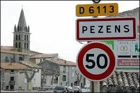 Nous entrons dans Pezens, ville Audoise située en région ...