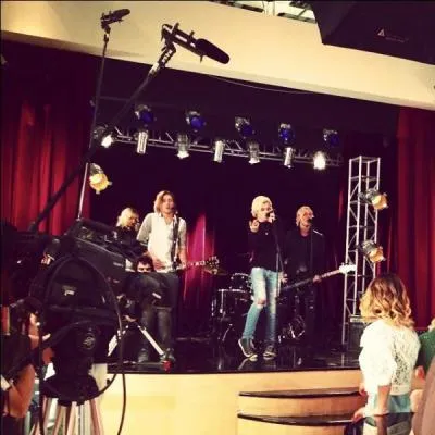 Qui fait une apparition dans "Violetta 3" ?