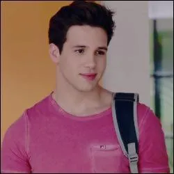 En quel personnage se cache Clément, pour pouvoir aller tranquillement au Studio On Beat ?