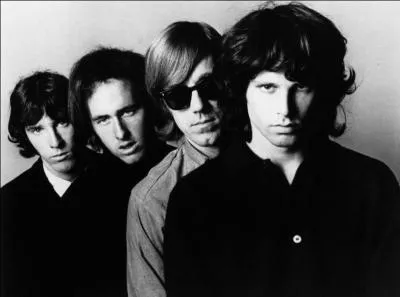 Six extraits de chansons d'un groupe de rock mythique sont jouées dans "Forrest Gump". Quel est ce groupe ? Si je vous dis Jim Morrison vous me répondez :
