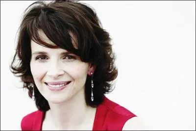 Quelle actrice, retenue par un autre tournage, a refusé le rôle de Roxanne dans le merveilleux "Cyrano de Bergerac" réalisé par Jean-Paul Rappeneau ?