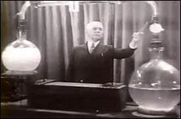 Si je vous dis : George Claude, gaz, 1910, vous me répondez : -------.