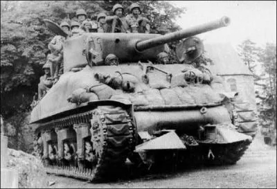 Quel tank américain porte le surnom de ""Rhino" pendant le débarquement ?