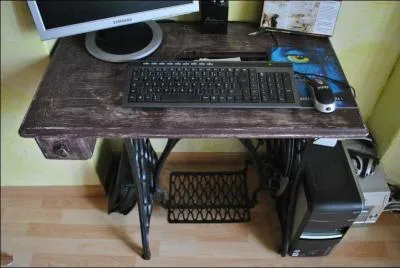 Conviendrait à une couturière pas feignante. Machine à...