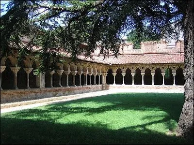 Cette abbaye, joyau du département du Tarn-et-Garonne, construite dès le VIIe siècle, classée au patrimoine mondial de l'UNESCO, se situe sur le chemin de Saint-Jacques-de-Compostelle.
Ses remarquables sculptures en font un monument prestigieux.