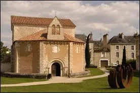 Réputé pour être le plus ancien monument chrétien d'Occident, le Baptistère Saint-Jean se situe à ...