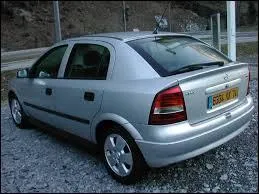 Cette voiture est une ...