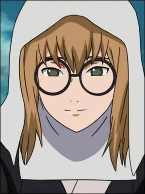 Dans son pass&eacute; Non&ocirc; Yakushi &eacute;tait un agent secret pour le compte de la Racine. Devenue g&eacute;rante d'un orphelinat, c'est elle qui recueille, dans son enfance, l'un des m&eacute;chants de l'histoire, qui h&eacute;ritera de son nom de famille, mais aussi de ses lunettes. C'est dans :