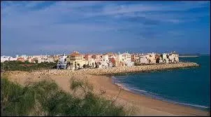 En 1953, sortit un film (tiré d'une opérette) dans lequel une « Belle », nommée Maria-Luisa, habitait la ville présentée sur cette carte. Quelle est cette ville ?
